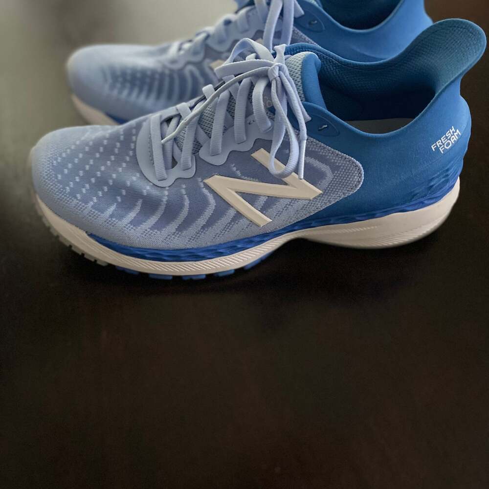 New Balance Women's 860v11 Running Size 9B Frost Blue